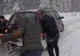TRAFIC BLOCAT în această dimineață din cauza zăpezii. Mai multe drumuri sunt greu accesibile
