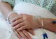 O femeie care a fost bătută crunt, riscând moartea, a plecat din spital pentru a proteja agresorul