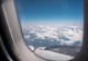 Făcea poze din avion, când a văzut ceva bizar. Nimeni nu știe ce caută acest obiect printre nori
