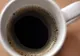 A aruncat cafeaua într-un canal de pe stradă. Polițiștii au venit imediat. Ce i-au spus? Uluitor