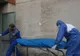 Un bărbat, găsit mort în urma unei intoxicaţii cu monoxid de carbon. Se încearcă salvarea altor două