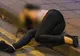 Această tânără a ieşit din club la 3 dimineaţa şi a adormit pe trotuar. ŞOC! Ce avea sub cap