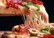 Cum faci pizza fără blat. Ingrediente puține, preparare rapidă