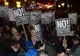 Mii de oameni, în frunte cu De Niro, Cher şi A. Baldwin, au protestat  faţă de învestirea lui Trump