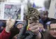 Bărbatul care a adus o cucuvea la protestul de la Cotroceni ar putea face închisoare 