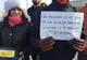 Românul care şi-a mutat biroul la Piaţa Victoriei ca să poată protesta - INCIDENT cu jandarmii
