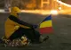 Mesajul emoţionant al tânărului care a protestat singur o noapte întreagă în faţa Guvernului