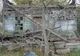 A găsit în pădure o cabană dărâmată. A ridicat-o din temelii şi s-a mutat în ea. Cum arată acum