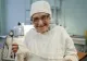 Cine este cel mai vârstnic chirurg din lume? Are 89 de ani şi asistă la patru operaţii pe zi