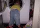 Gemeni de trei ani, găsiţi morţi în maşina de spălat. Mama era plecată după detergent