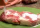 A turnat bicarbonat de sodiu pe carnea crudă. Motivul? Rămâi fără cuvinte