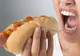 Hotdog-ul, un aliment toxic pentru organism! Poate cauza boli mai grave decât fumatul 