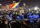 Scenă incredibilă la protest. Jandarm sub acoperire, bătut de forțele de ordine "Sunt maior!"