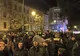 INCIDENT în timpul protestului din Brașov: Geamul Prefecturii a fost spart de manifestanți
