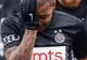 Un fotbalist a părăsit terenul în lacrimi după scandările rasiste ale suporterilor