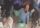 Şocant! Şi-a stropit soţia cu benzină şi i-a dat foc în mijlocul unui restaurant din Bacău