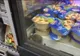 Un șoricel, filmat în frigiderul unui supermarket din București