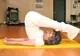 O bunicuță face senzație pe internet: are 98 de ani și este cel mai bătrân antrenor de yoga din lume