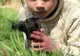 Părinţii nu îşi mai revin din şoc! Fetiţa lor de trei ani s-a împușcat. Ce s-a întâmplat, e ireal