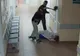 Panică în spital! Un pacient beat a bătut crunt o asistentă şi un medic pe holurile clinicii