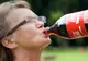 Ce se întâmplă în corpul tău la doar 10 minute după ce bei Coca Cola