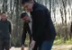 Klaus Iohannis a ieșit să planteze copaci! Imagini inedite cu șeful statului