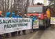 Activiștii de mediu blochează camioanele cu lemne din munții Făgăraș