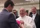 Cine i-a ''furat'' papei Francisc tichia albă de pe cap. Imaginea a devenit virală(VIDEO)