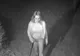 O femeie se teme să mai iasă în curte, după ce s-a uitat pe imaginile de pe camera de supraveghere 
