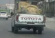 Ce au văzut şoferii pe străzi. Ce căra această Toyota în dubă. Au alertat imediat poliţia