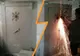 S-a chinuit 3 luni să deschidă SEIFUL din pivniţă.A transmis LIVE pe net.Când a reuşit, fanii ŞOCAŢI