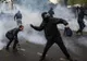 Proteste violente în Franța, după exit-poll-uri! Ciocniri între "antifasciști" și poliție la Paris