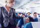 De ce se plimbă, de fapt, stewardesele pe culoar, în avion. Motivul te va surprinde