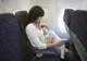A urcat cu 4 copii în avion. În braţe, avea 2 bebeluşi. I-au zis să coboare, dar... ŞOC cum a zburat