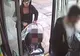S-a prefăcut că i-a murit bebelușul în autobuz. Ce a urmat e șocant. Îți dau lacrimile 
