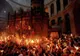 S-a aprins Lumina Sfântă la Ierusalim. De ce intră Patriarhul în mormânt cu 33 de lumânări