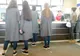 Momente penibile în plină stradă! Ce au păţit aceşti oameni a stârnit hohote de râs