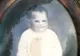 În podul casei închiriate a dat peste un tablou straniu. Cine era copilul cu ochii negri? ȘOC