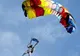 Un bărbat a făcut ISTORIE! A devenit primul om care a sărit cu parașuta dintr-o dronă