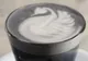 Un nou tip de cafea face furori pe rețelele de socializare. Cum se prepară latte-ul negru