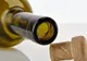 O nouă metodă face furori. Cum să deschizi o sticlă de vin fără nicio unealtă specială