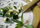 Deşi pare ciudat, supa de castraveţi e delicioasă. O reţetă uimitoare pentru zilele călduroase