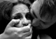 Adolescentă violată de patru bărbaţi, după ce le-a cerut indicaţii pe stradă