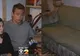 Erau săraci, vecinii le-au donat o canapea. Au simţit ceva sub pernă. Au întors-o, au găsit o avere