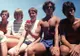 Cinci prieteni din liceu REFAC aceeaşi fotografie de 35 de ani- imaginea din 2017 e VIRALĂ