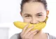 Ţii dietă şi îţi este foame? Miroase rapid o banană! Efectul te va uimi