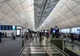 Ca ei nu mai e NIMENI - i-au filmat în mijlocul aeroportului, făcând un lucru greu de IMAGINAT