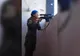 Reacţia neaşteptată a unei lunetiste, după ce un glonţ a trecut exact pe lângă capul ei