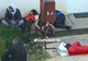 Refugiaţi cu copii din Irak, lăsaţi să doarmă afară, în faţa Centrului de Refugiaţi din Maramureş