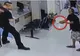 Cel mai pacifist polițist. Un bărbat l-a atacat cu un cuțit, dar reacția lui l-a făcut să plângă...
